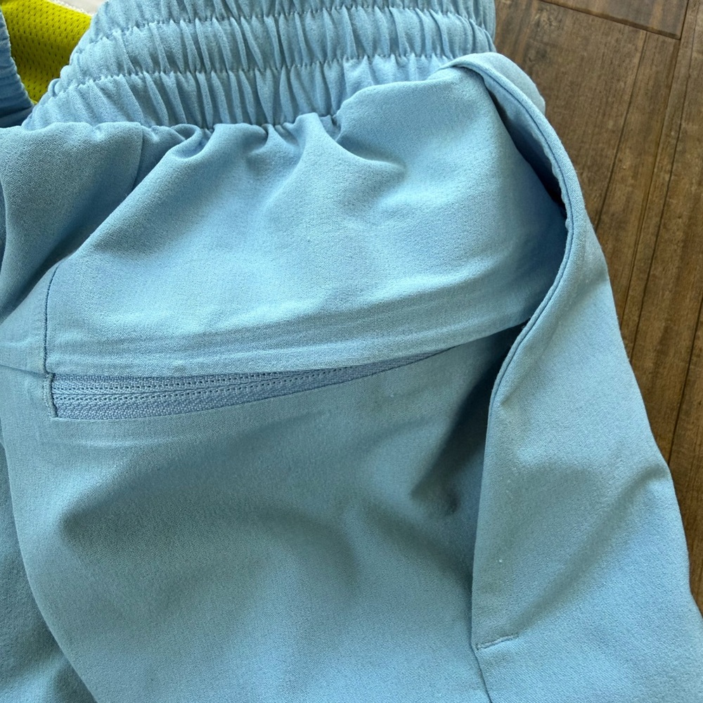 Lululemon Men's Drawstring shorts - Picture 4 of 6
